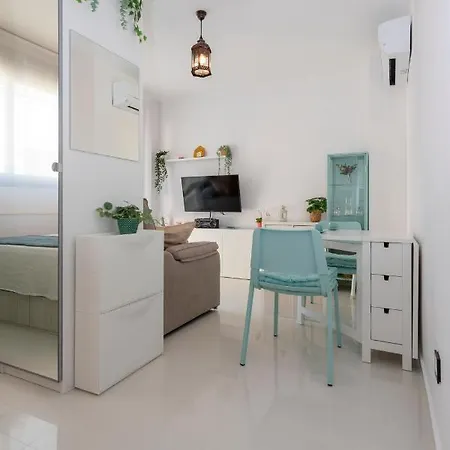 Becalp, Estudio En El Centro, By Bookindenia * Dénia