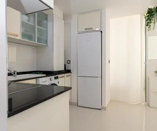 Апартаменты Becalp, Estudio En El Centro, By Bookindenia *